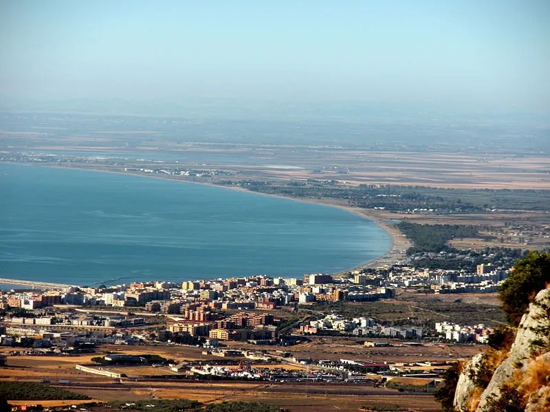 Il castello svevo-angioino di Manfredonia con le sue torri angolari.